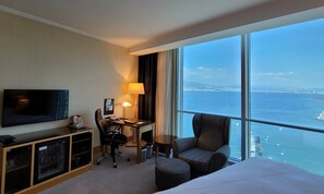 1 bedroom, Egyptian cotton sheets, premium bedding, down duvets