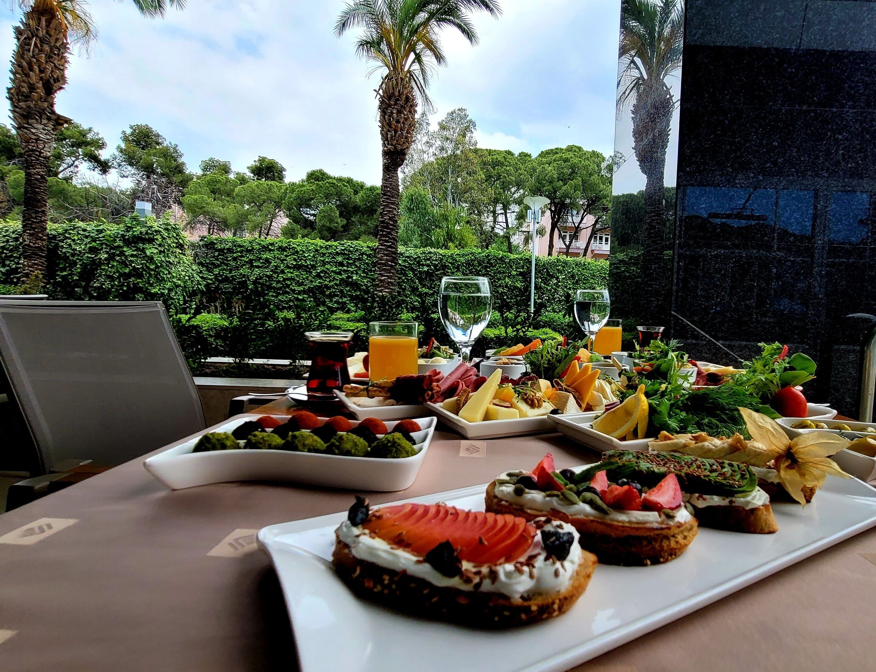 Daily buffet breakfast (EUR 25 per person)