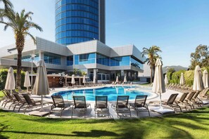 2 Innenpools, Außenpool (je nach Saison geöffnet), Cabañas (kostenlos)