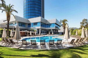 2 piscinas techadas, una piscina al aire libre de temporada