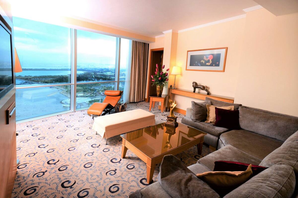 senior suite, 1 king bed, non smoking, sea view (senior) | 1 bedroom, egyptian cotton sheets, premium bedding, down duvets
