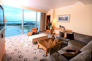 Senior Suite, 1 King Bed, Non Smoking, Sea View (Senior) | Egyptian cotton sheets, premium bedding, down comforters