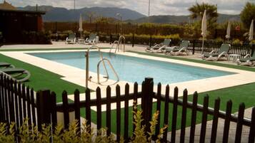 Piscine extérieure (ouverte en saison)