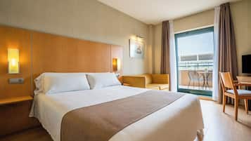 Superior Room, 1 Queen Bed, Terrace | 1 bedroom, in-room safe, desk, soundproofing