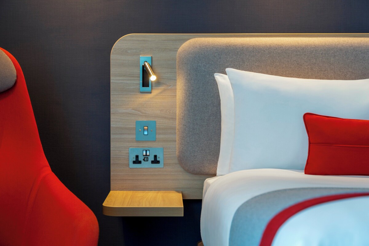 Standard Room (Free Hot Breakfast) | Hypo-allergenic bedding available, in-room safe, desk, blackout drapes