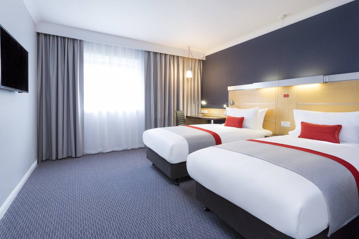 Standard Room, 2 Twin Beds, Accessible (Free Hot Breakfast) | Hypo-allergenic bedding available, in-room safe, desk, blackout drapes