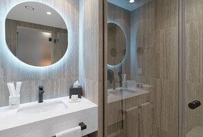 Swim up Room | Premium bedding, down comforters, minibar, in-room safe