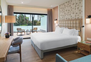 Swim up Room | Luxe beddengoed, donzen dekbedden, een minibar, een kluis op de kamer