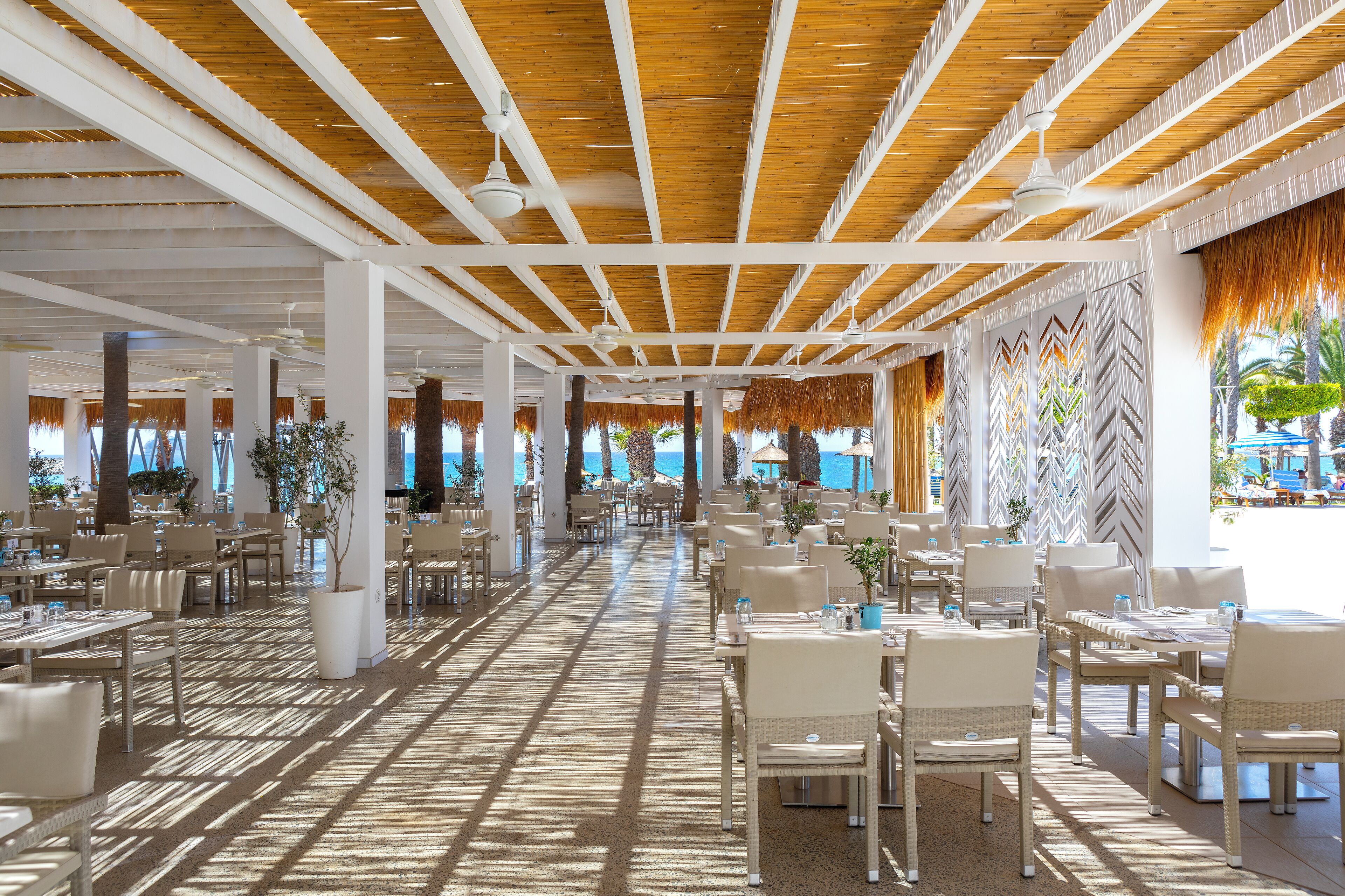 4 restaurants, breakfast, lunch, dinner served; international cuisine