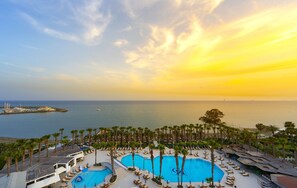 Premium bedding, down comforters, minibar, in-room safe - The GrandResort Leonardo Limited Edition (Limassol)