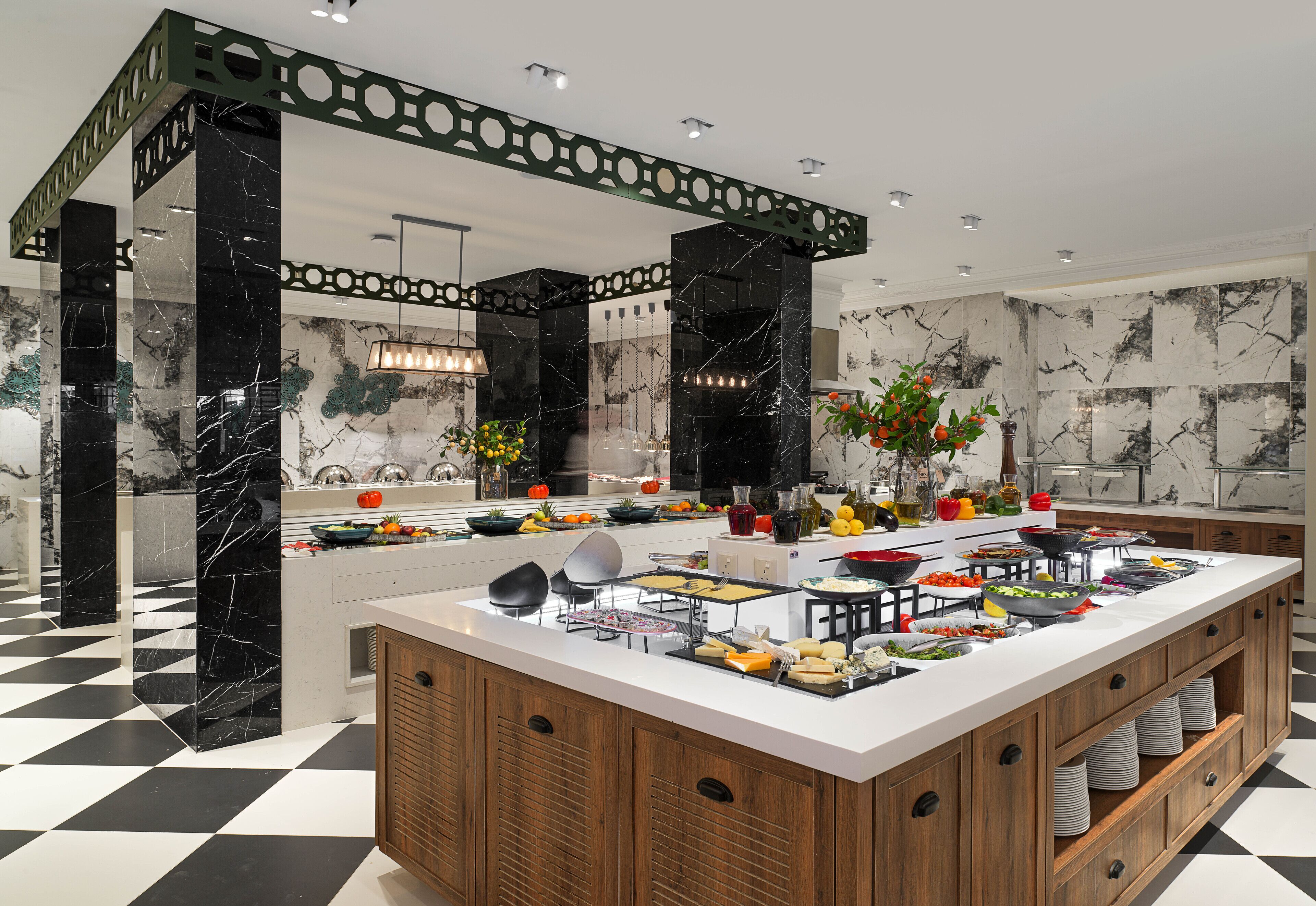 free daily full breakfast