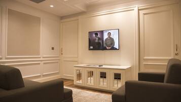 Family Suite | Living room | LED TV