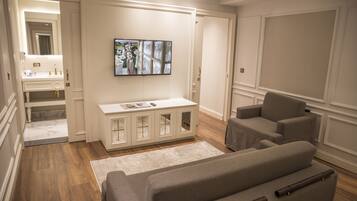 Family Suite | Living room | LED TV