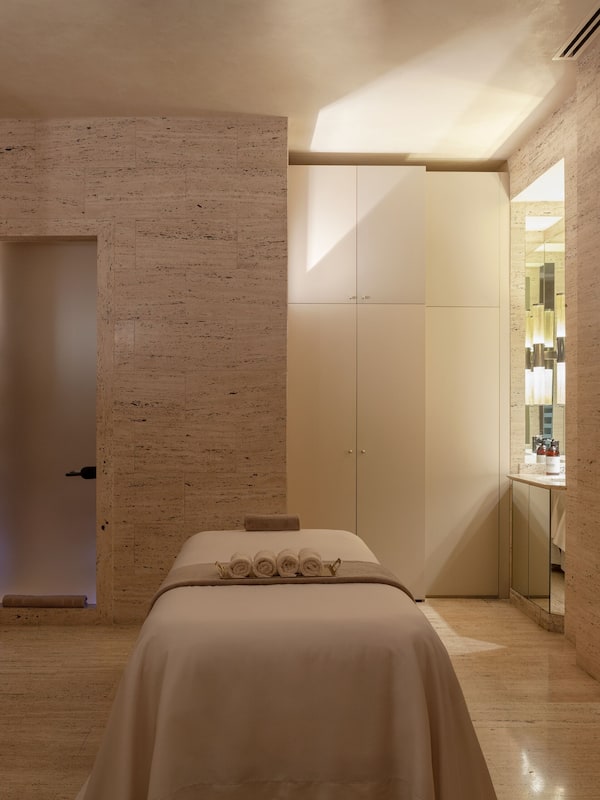 Hot tub, Turkish bath, body treatments, aromatherapy, facials, massages