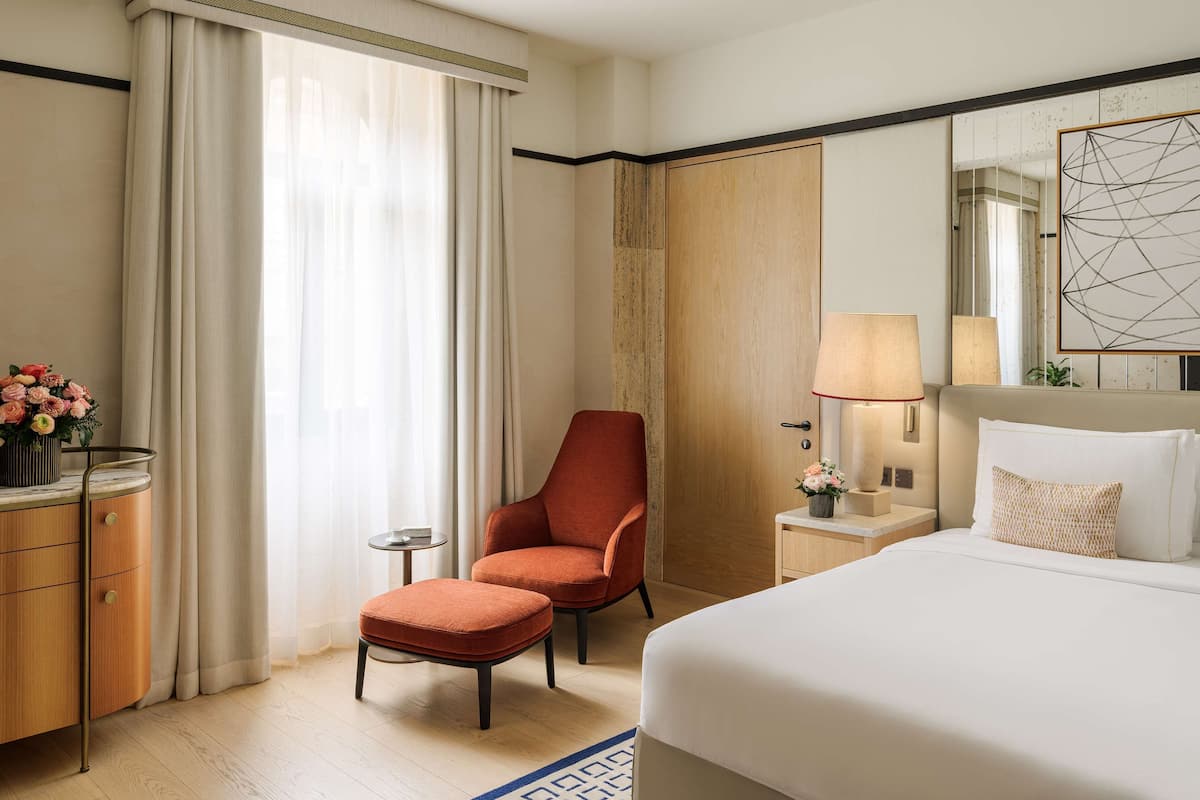 Premier Room (King) | Down comforters, minibar, in-room safe, desk
