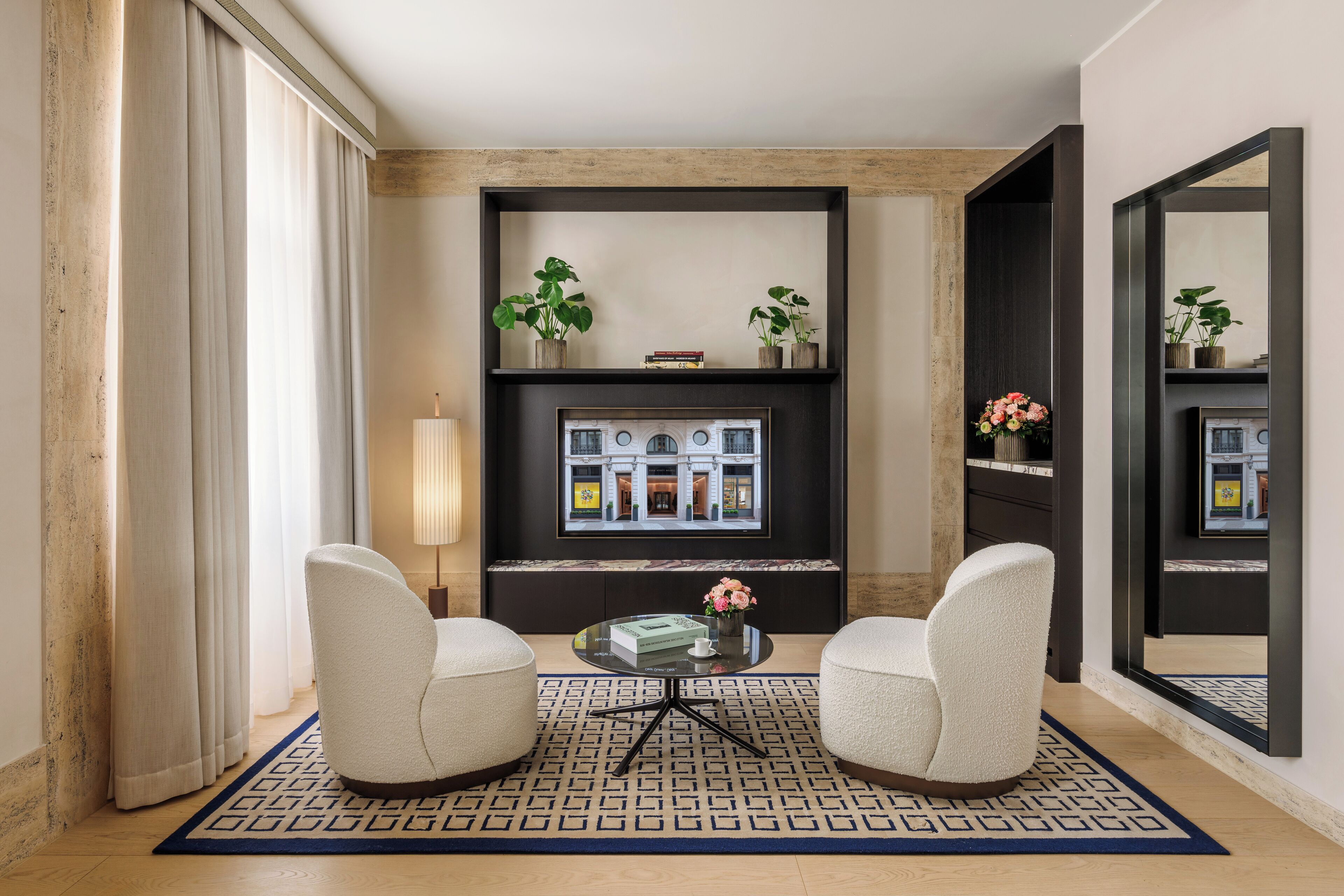 suite (prestige) | down duvets, minibar, in-room safe, desk