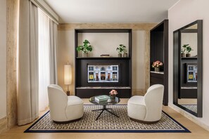 Suite (Prestige) | Couette en duvet d'oie, minibar, coffres-forts dans les chambres, bureau