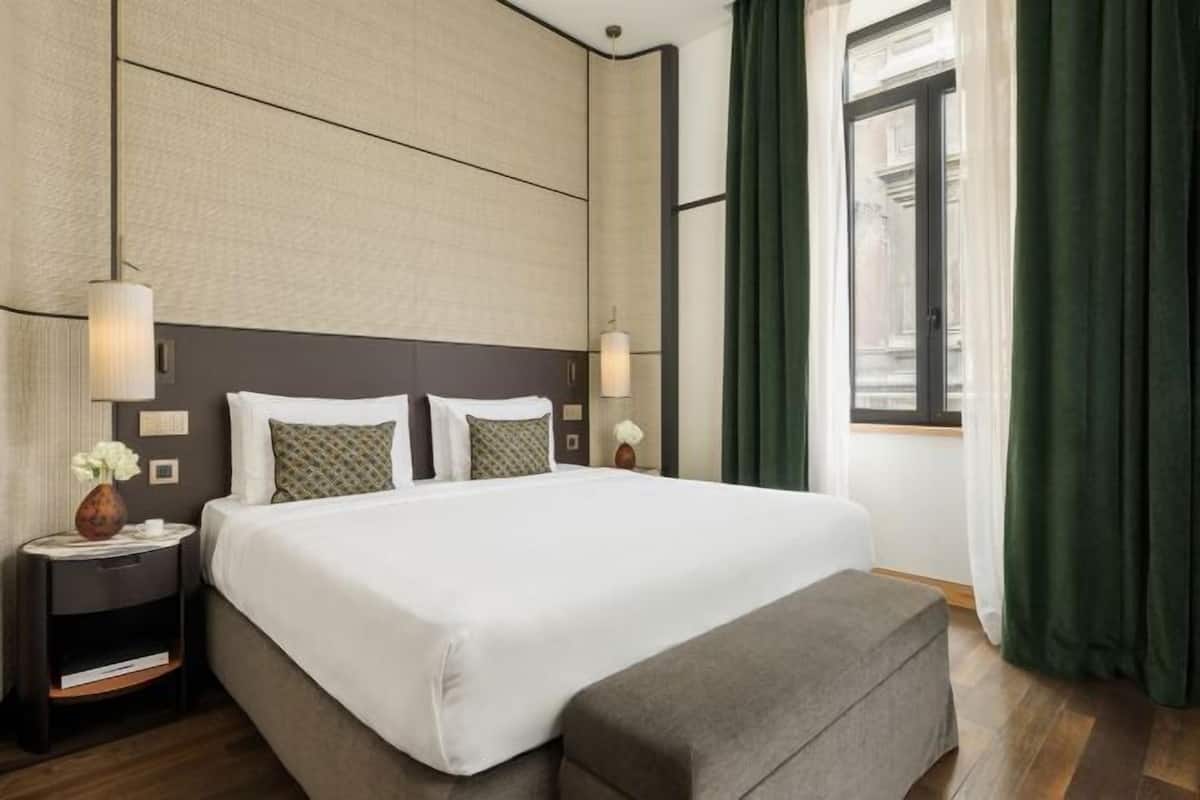 Down duvets, minibar, in-room safe, desk