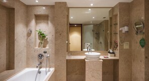 The Lalit Premier Room King Bed | Badezimmer