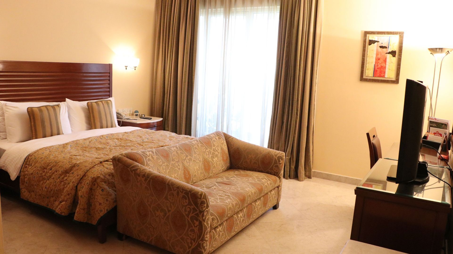 Premium bedding, minibar, in-room safe, desk