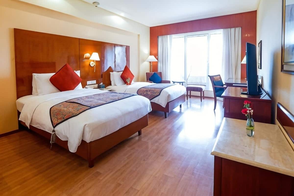 Hochwertige Bettwaren, Minibar, Zimmersafe, Schreibtisch