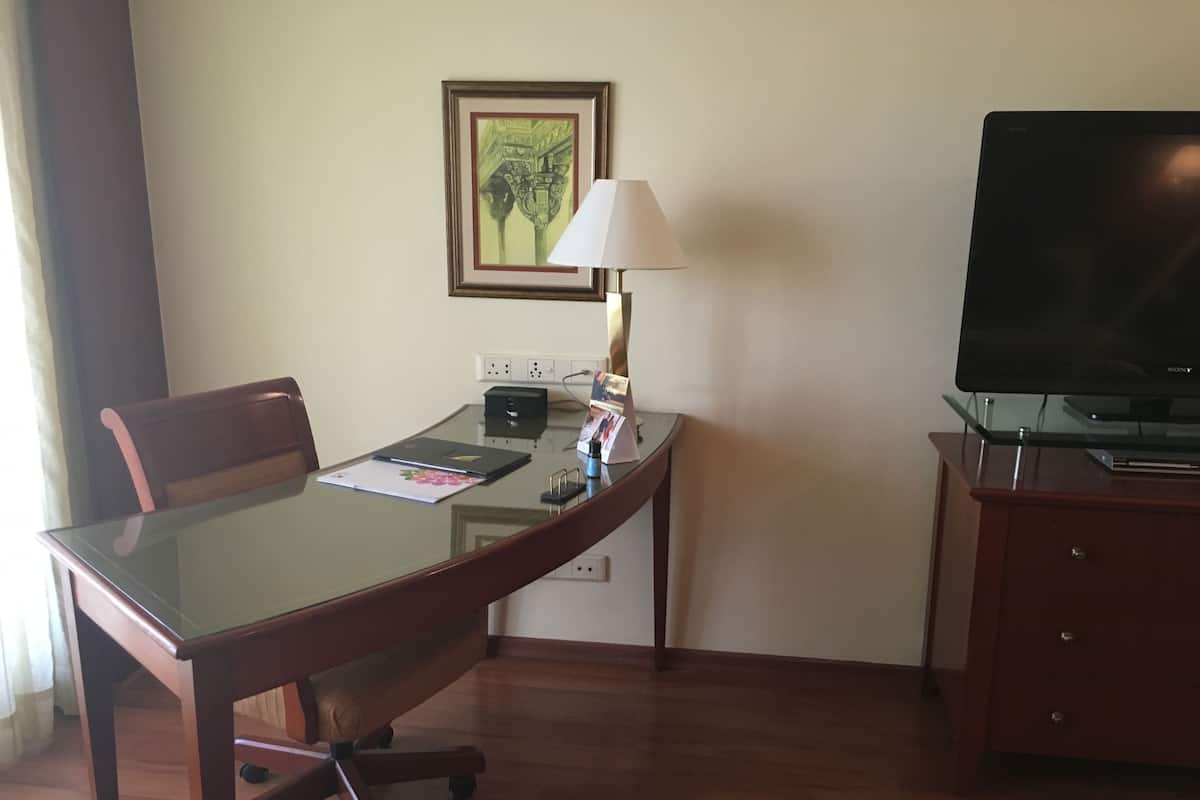 1 bedroom, premium bedding, minibar, in-room safe
