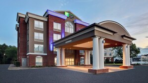 A Holiday Inn Express hotel with a brick facade, large windows, and a covered entrance. - Holiday Inn Express & Suites W. Monroe by IHG (West Monroe)
