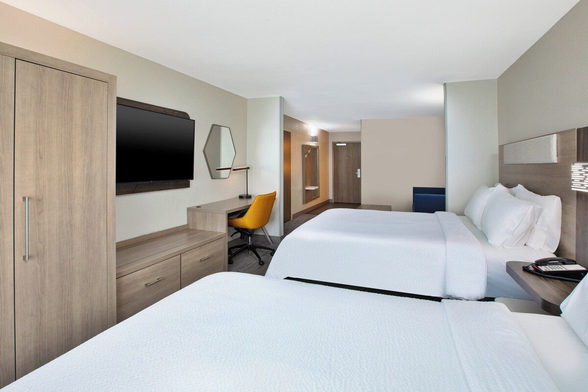 Standard Room, 2 Queen Beds | In-room safe, desk, iron/ironing board, cribs (free)