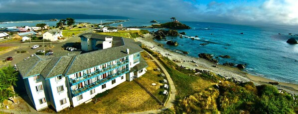 Front of property - Oceanfront Lodge (Crescent City)