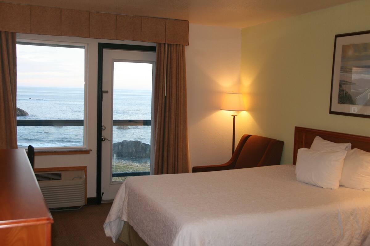 Oceanfront Balcony, King Room | View from room