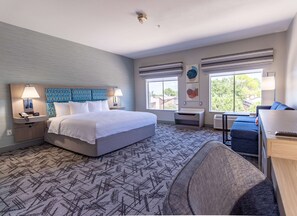 In-room safe, desk, iron/ironing board, free cots/infant beds - Hampton Inn & Suites Denton (Denton)