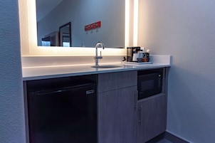 Caja de seguridad en la habitación y escritorio