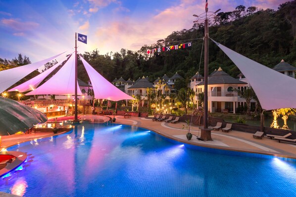 2 outdoor pools, pool umbrellas, sun loungers