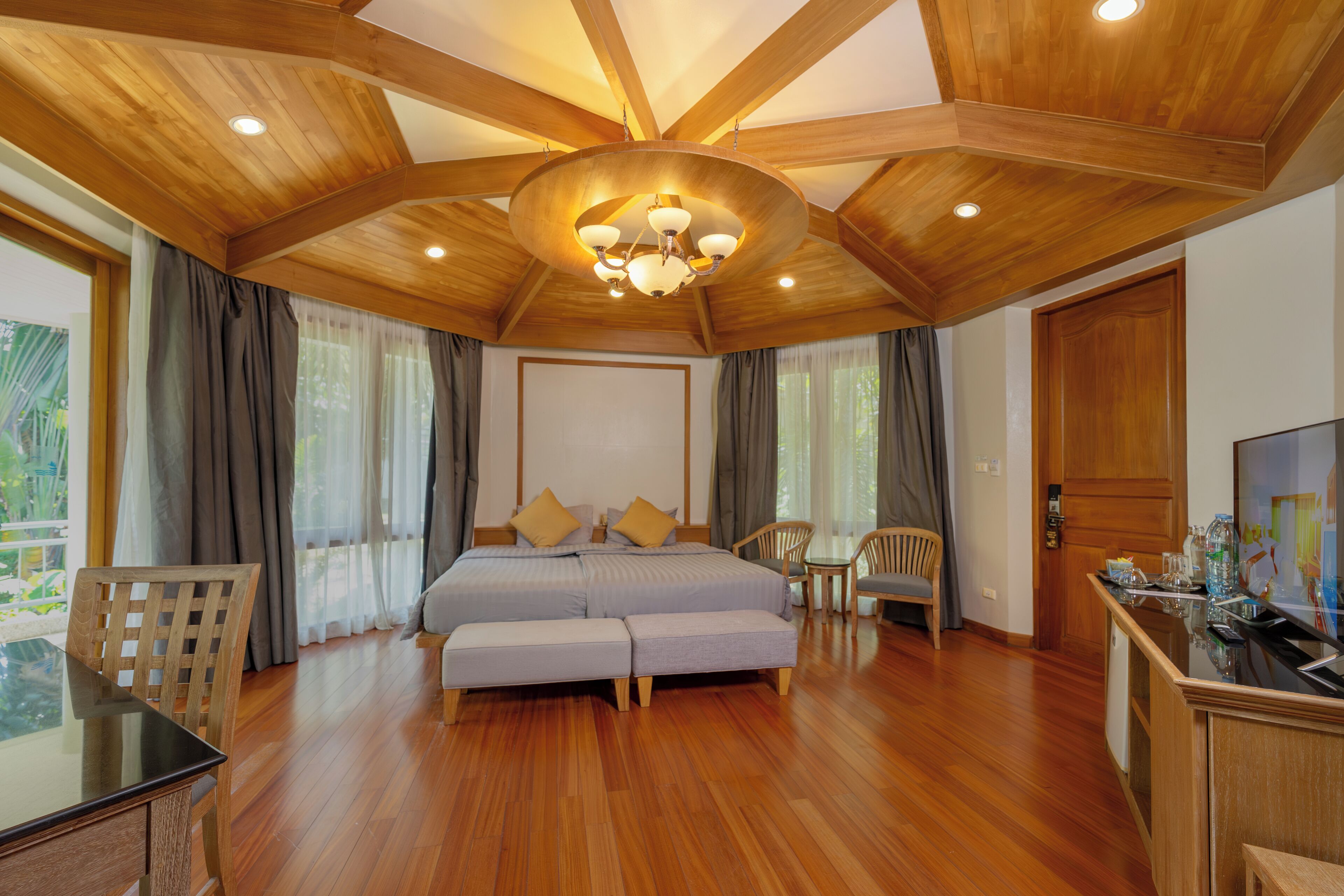 luxury grand room | premium bedding, in-room safe, individually decorated, desk