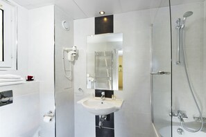 Superior Double Room | Bathroom