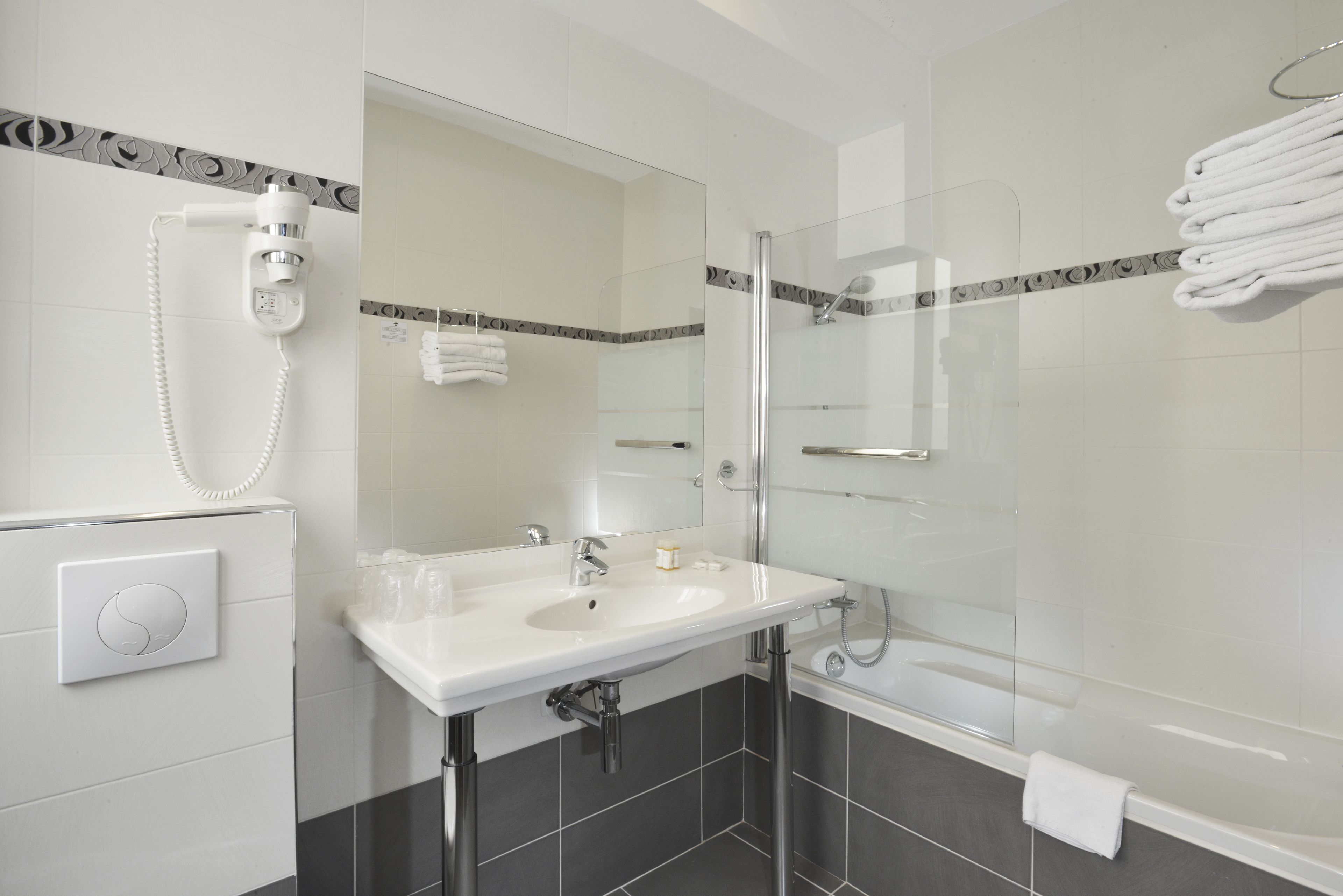 Photo - Carladez Cambronne