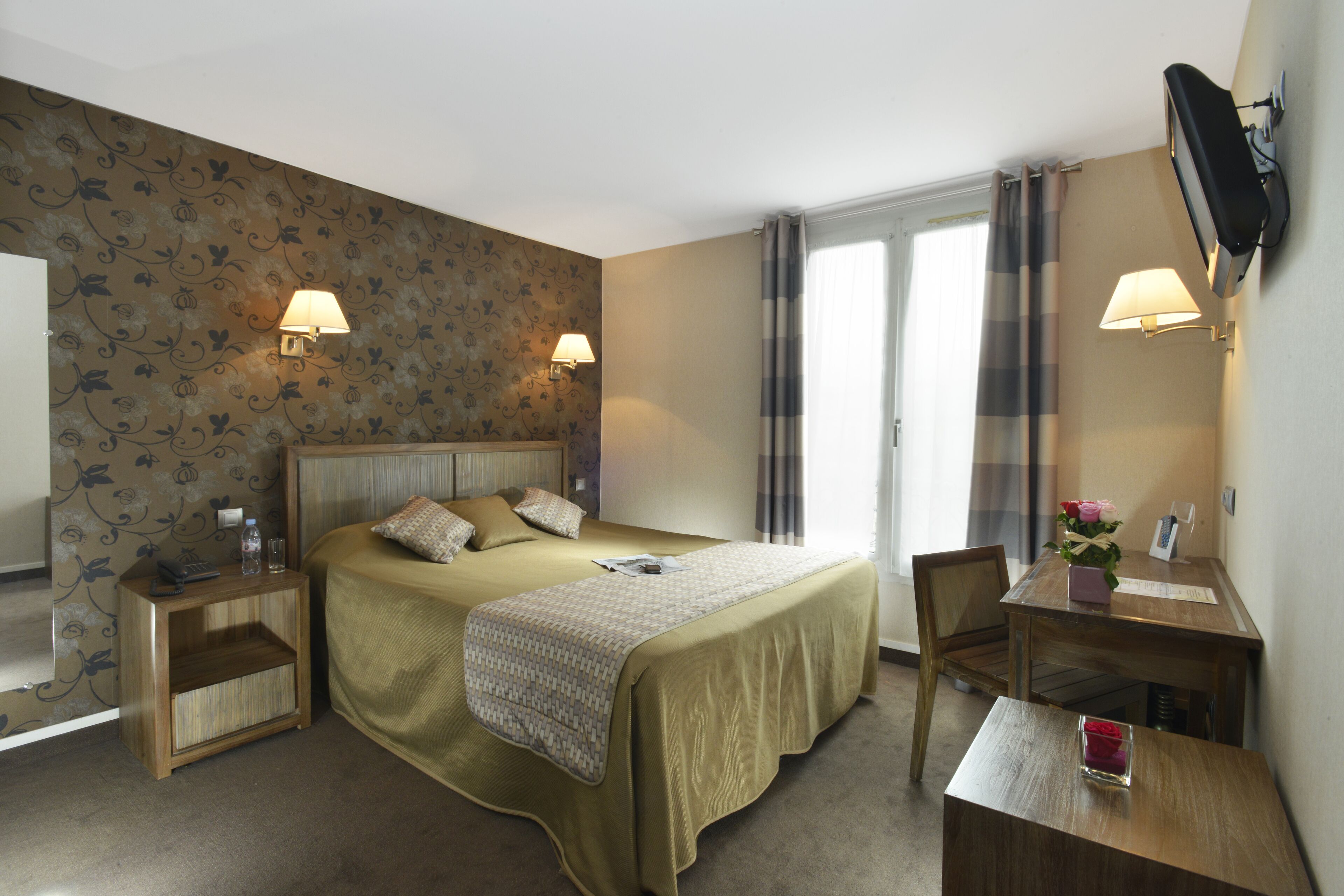 superior double room | premium bedding, minibar, in-room safe, desk