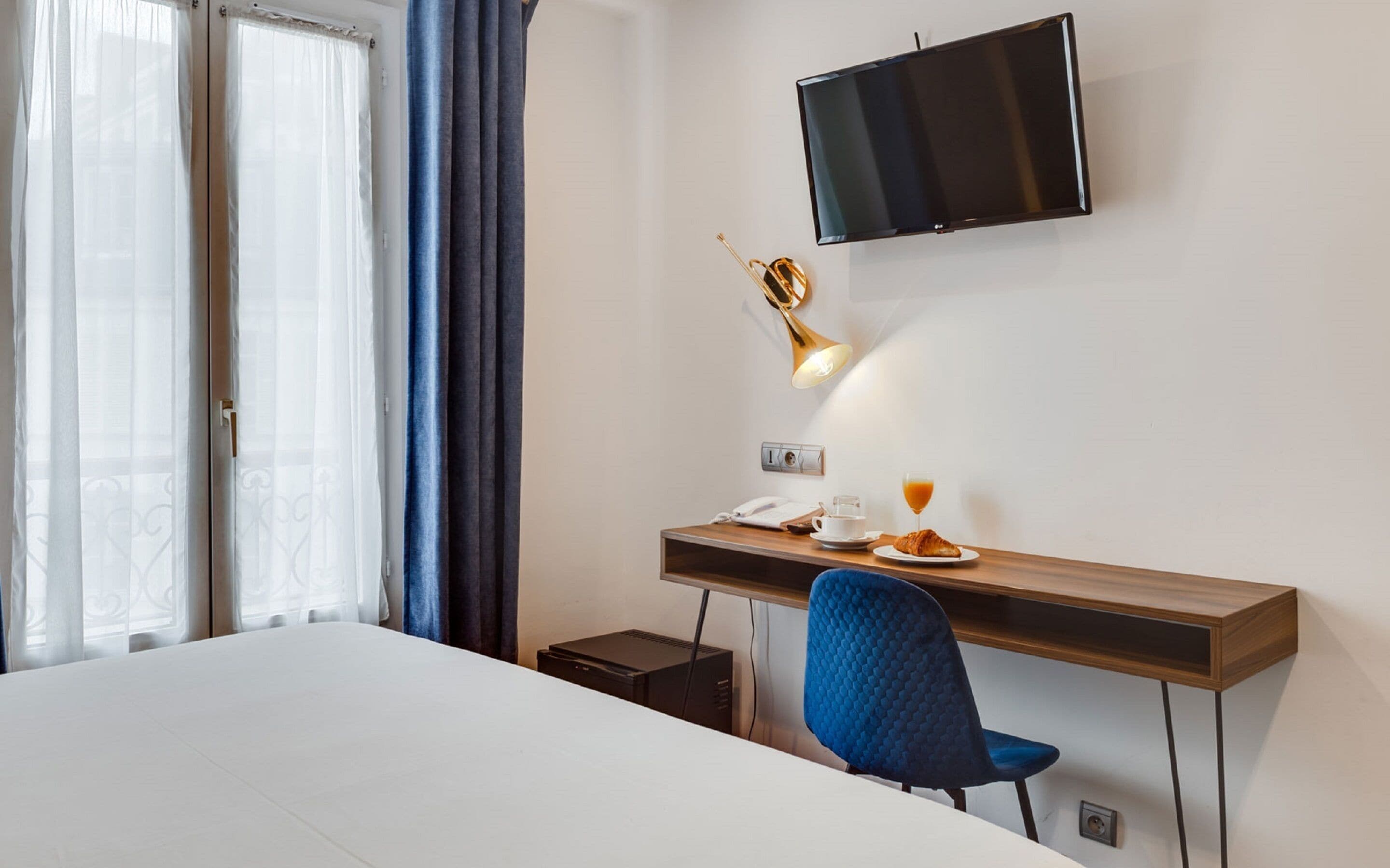 Photo - Carladez Cambronne