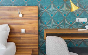 Chambre avec lits jumeaux | Literie de qualité, minibar, coffre-fort, bureau