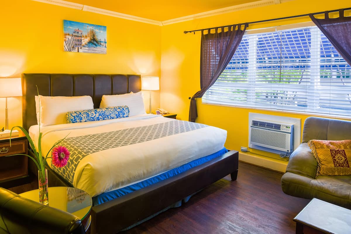 Executive Room, 1 King Bed | 1 bedroom, premium bedding, individually decorated