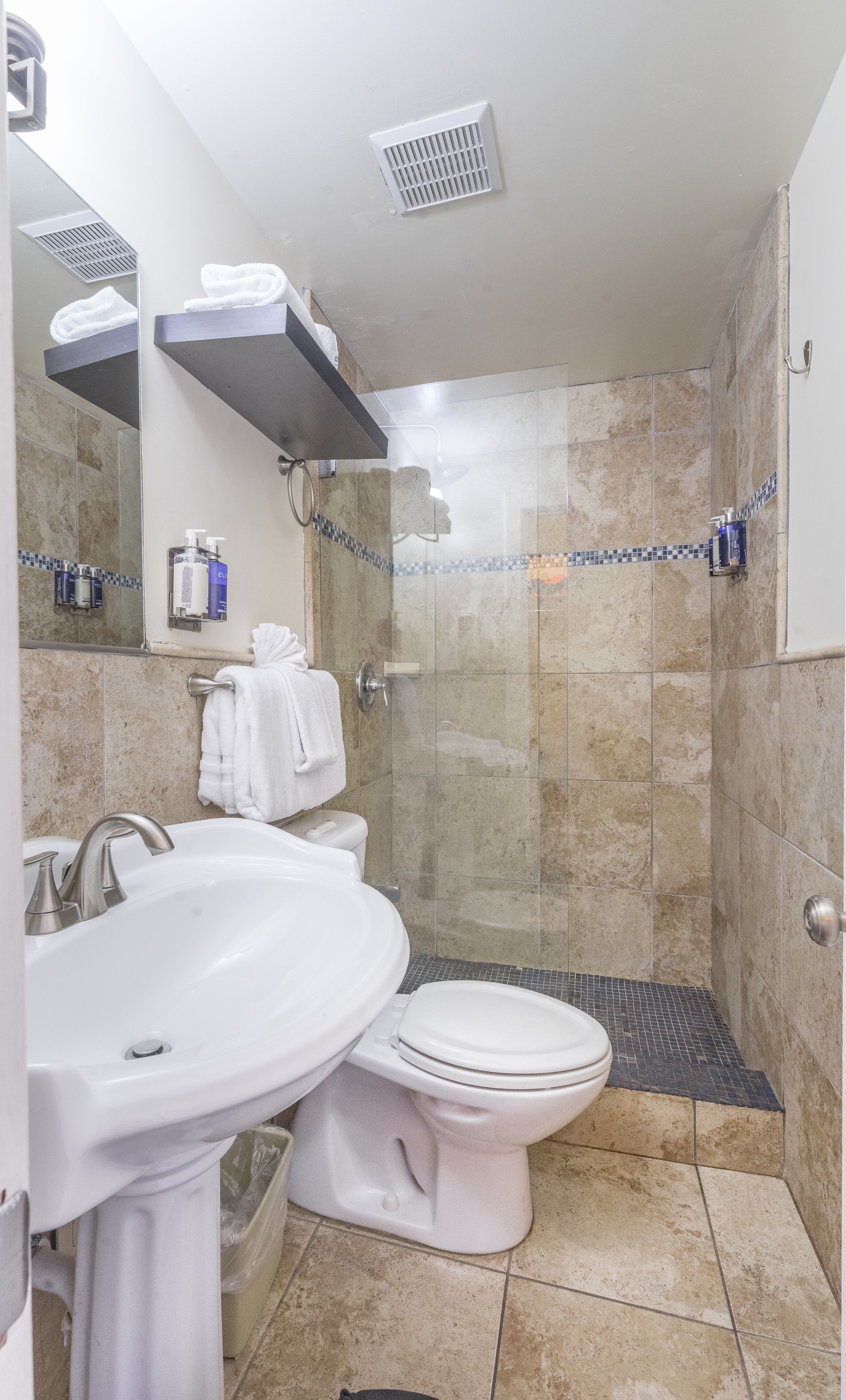 Photo - Pegasus International Hotel