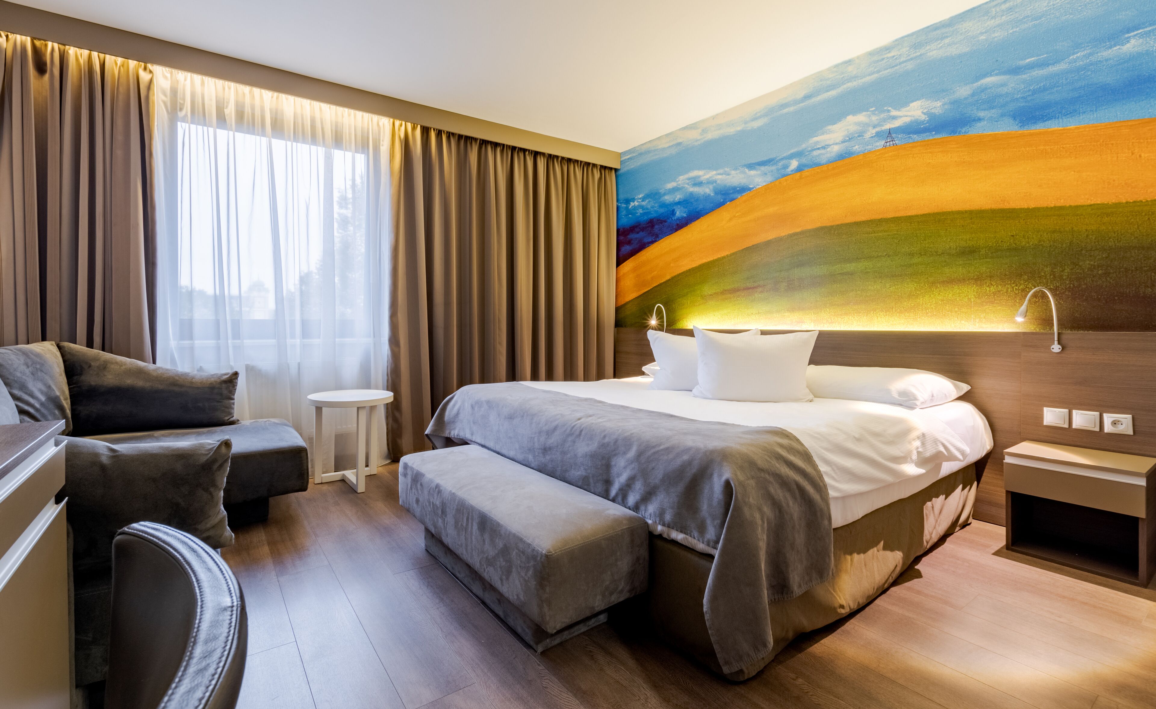 deluxe room, 1 king bed with sofa bed | 1 bedroom, hypo-allergenic bedding, minibar, in-room safe