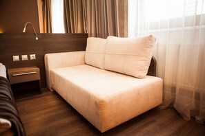 1 bedroom, hypo-allergenic bedding, minibar, in-room safe