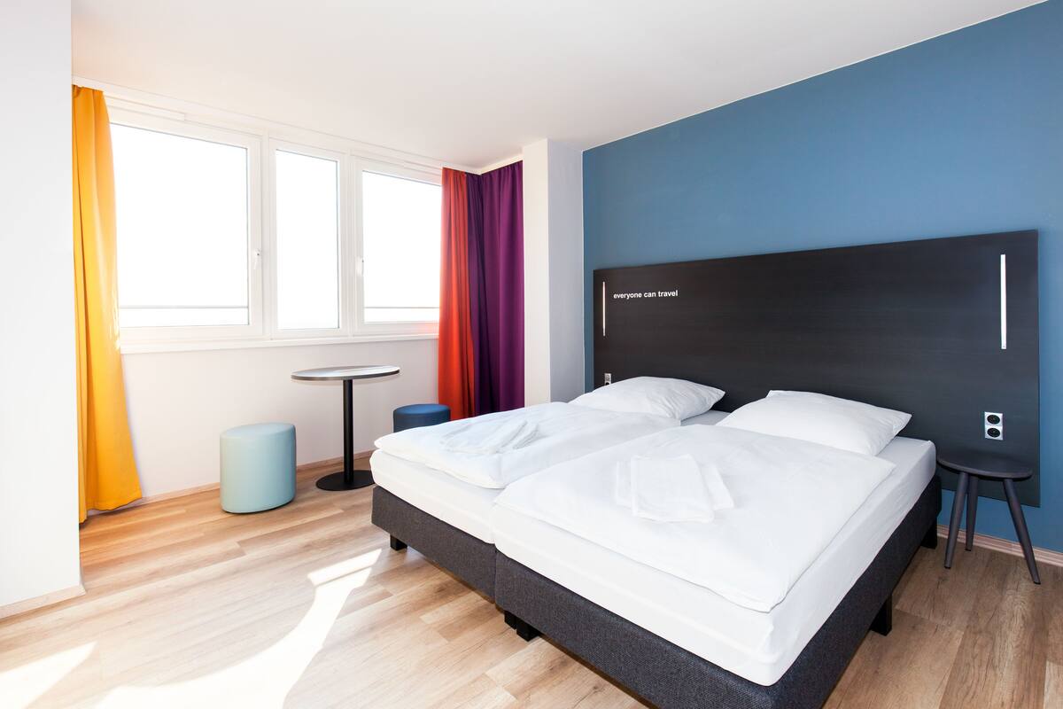 Twin Room | WiFi (free), bed sheets