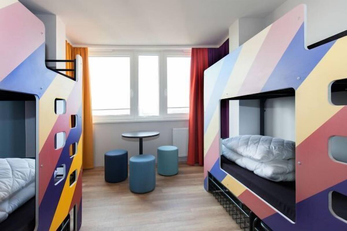 WiFi (free), bed sheets