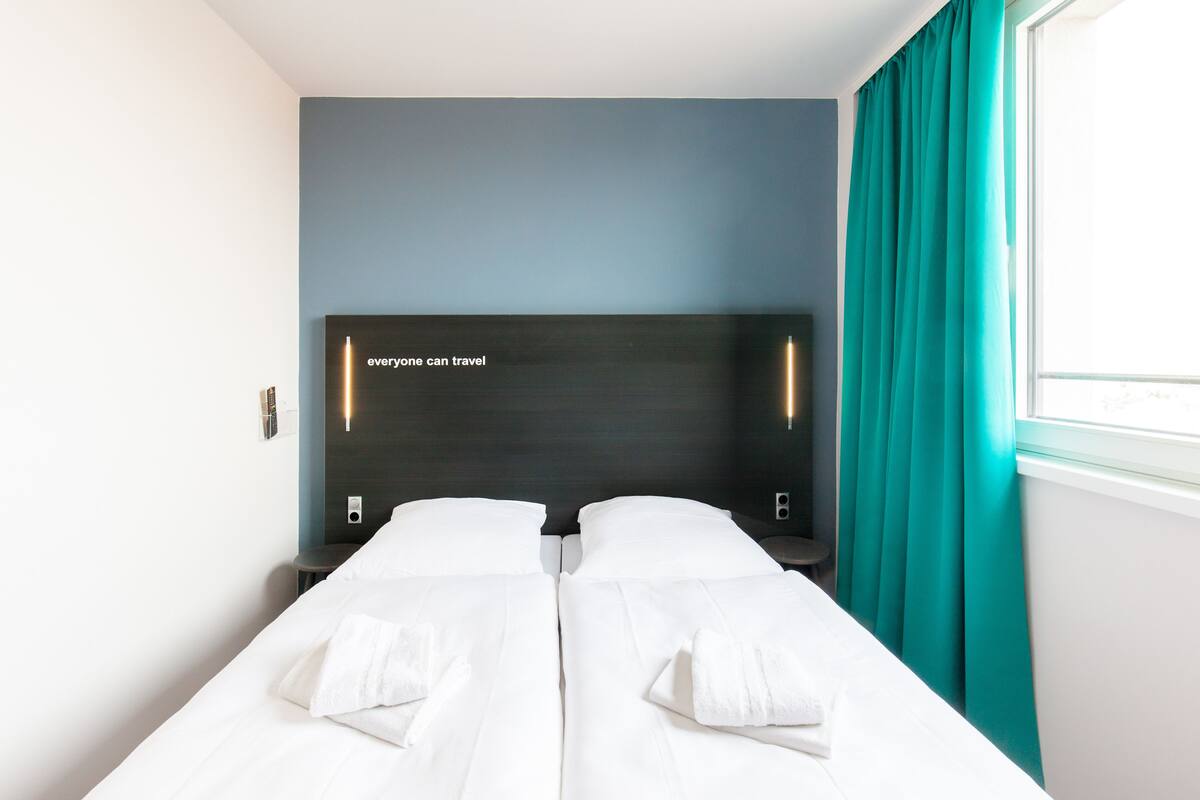 Triple Room | WiFi (free), bed sheets