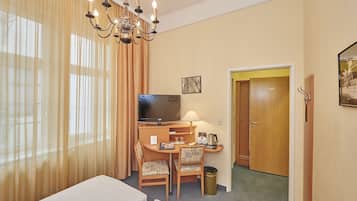 Standaard tweepersoonskamer | Luxe beddengoed, een kluis op de kamer, individueel gemeubileerd