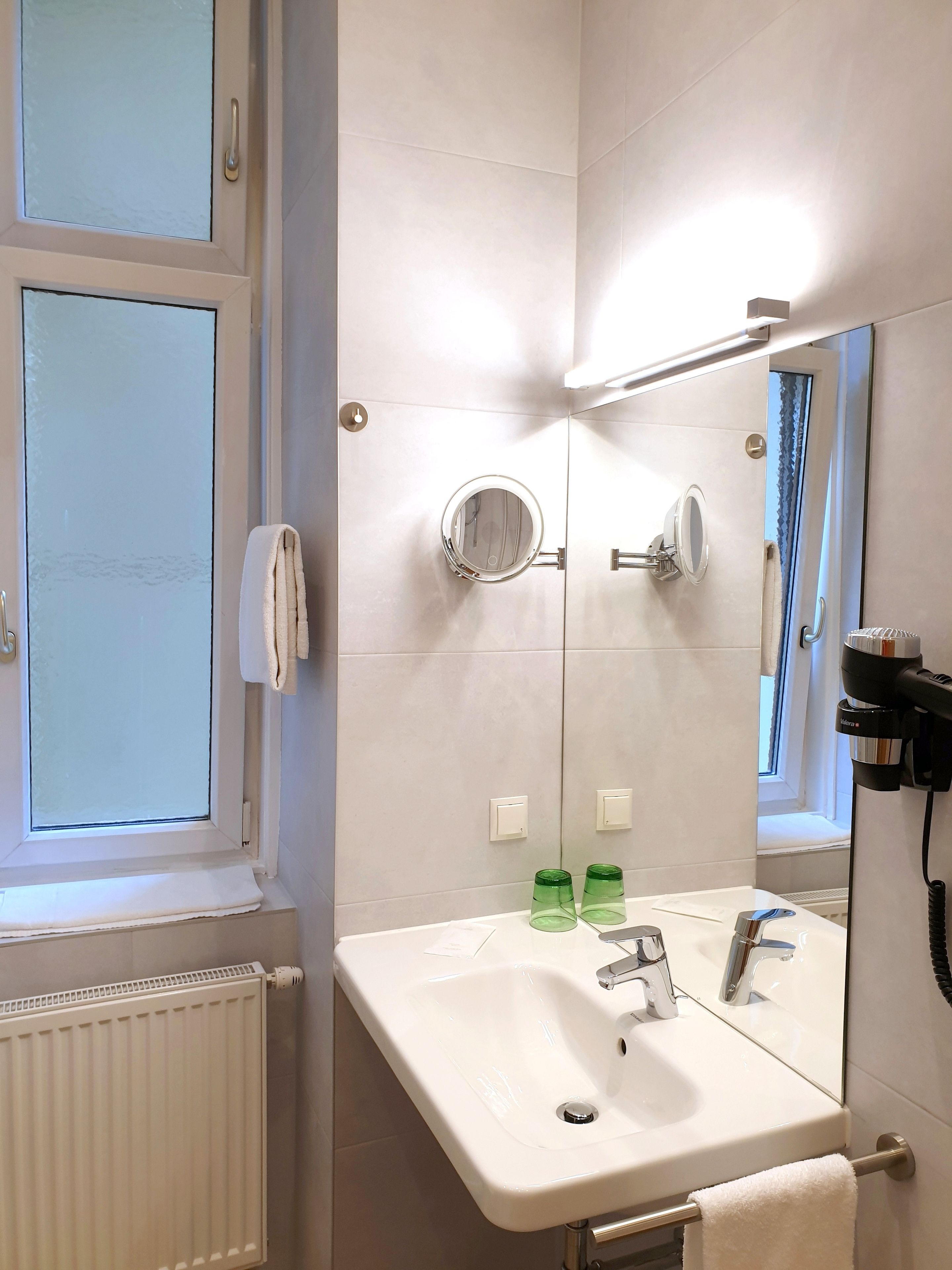 standard single room | bathroom | hair dryer, towels