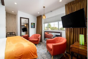 Premium bedding, pillowtop beds, individually decorated - The Motor Lodge (Prescott)