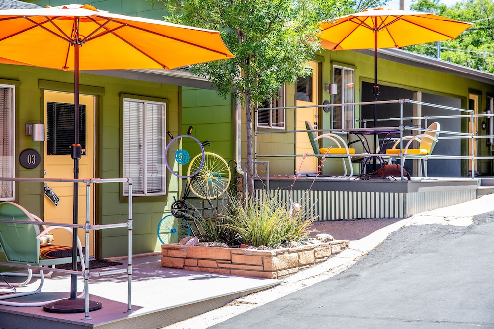The Motor Lodge by null